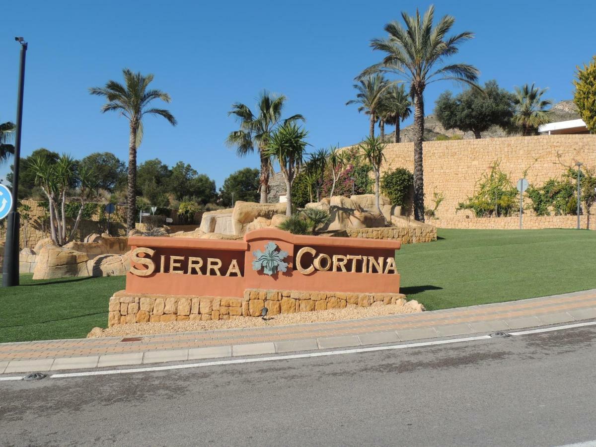 פינסטראט Sierra Cortina Resort מראה חיצוני תמונה