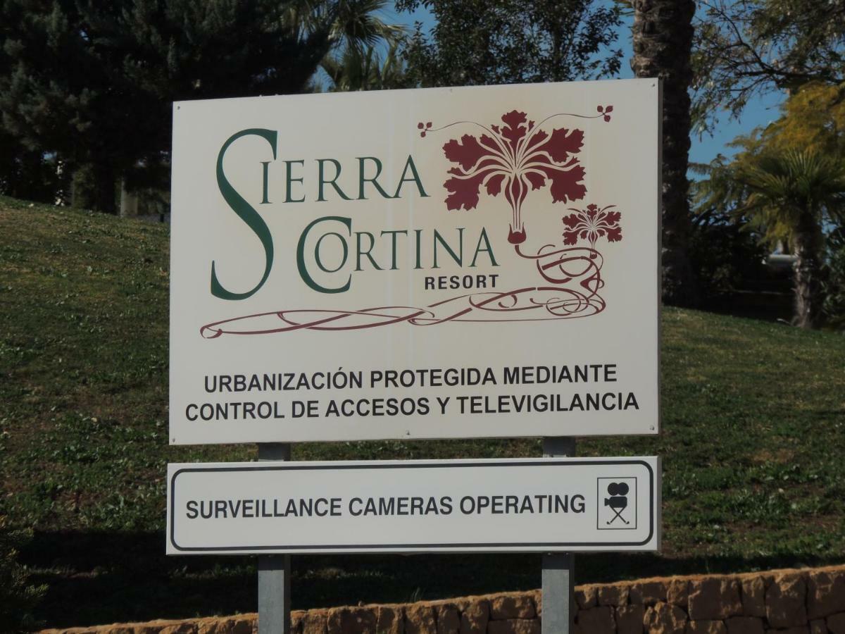 פינסטראט Sierra Cortina Resort מראה חיצוני תמונה